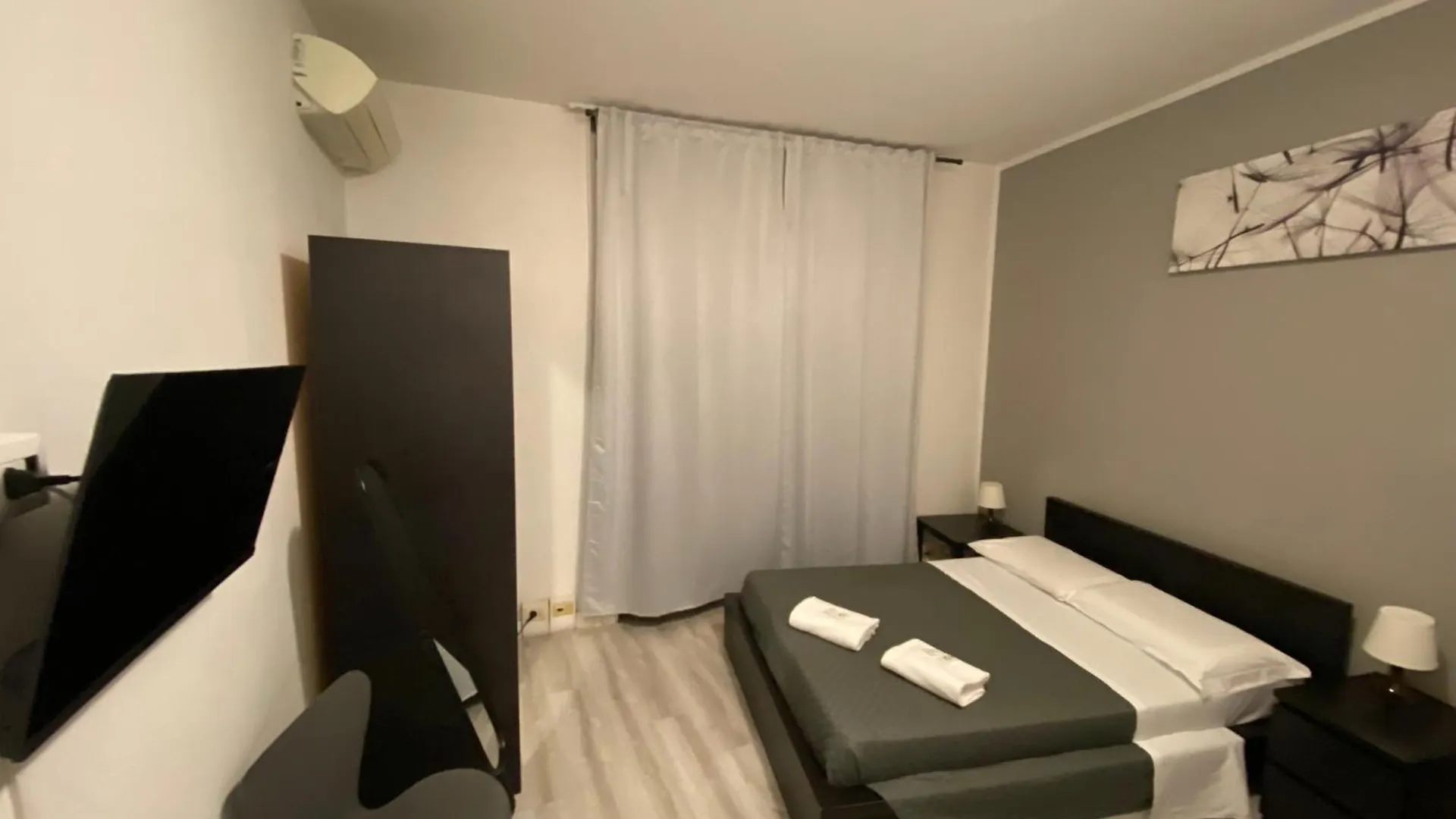 Guest House Pirelli Milano 2*, Milan