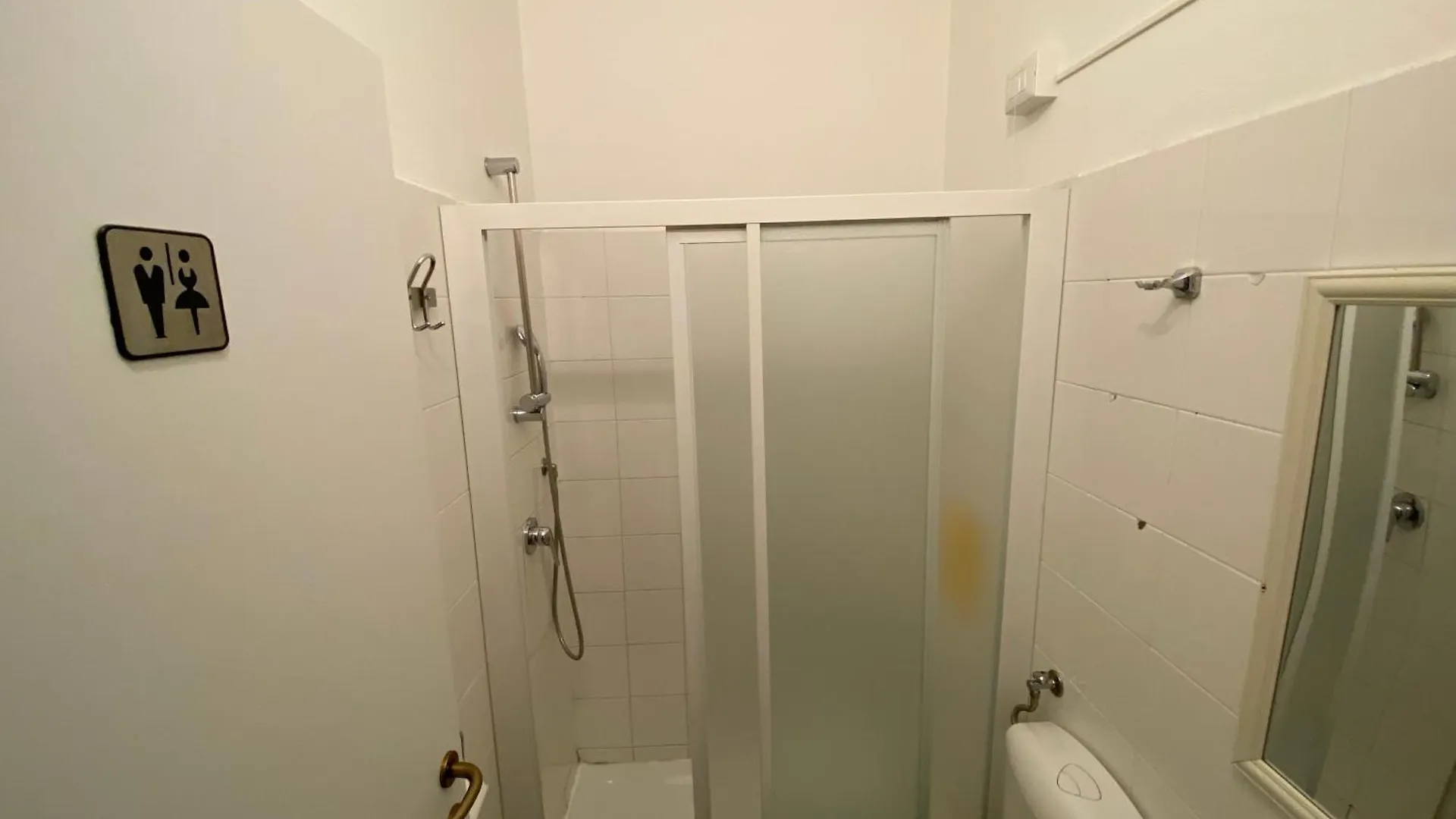 Guest House Pirelli Milano 2*, Milan Italy
