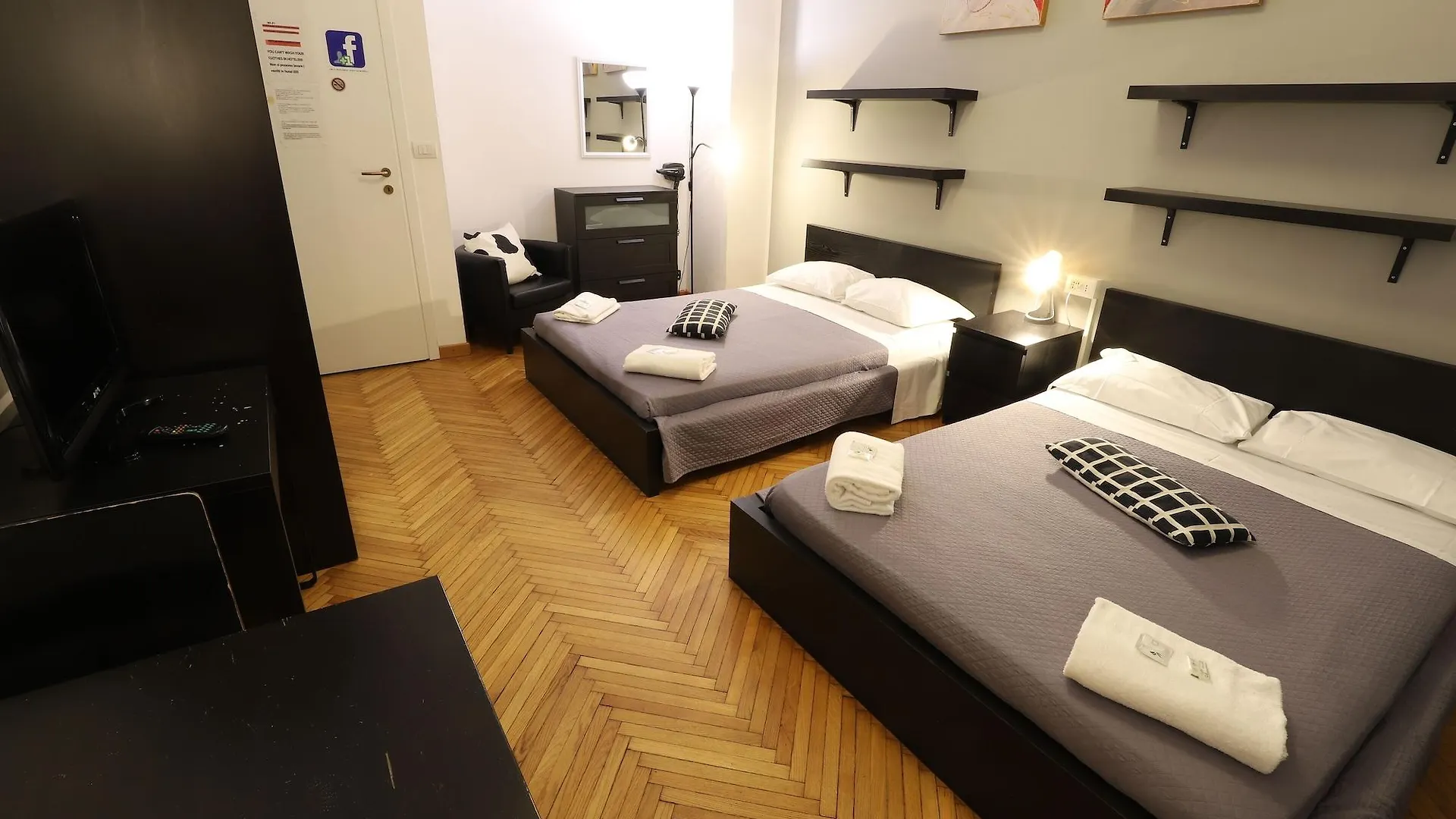 Guest House Pirelli Milano 2*, Milan