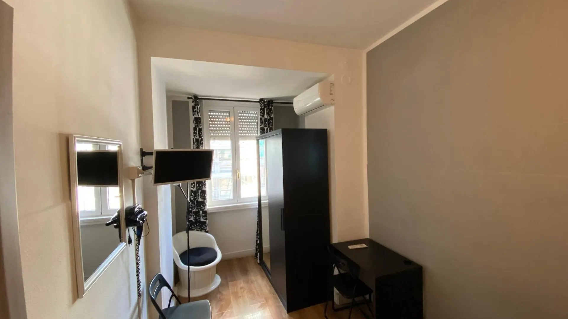 **  Guest House Pirelli Milano Italy